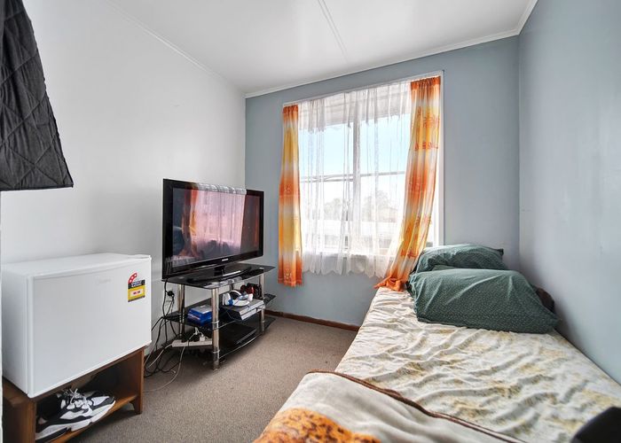  at 4 Dairy Road, Otara, Auckland