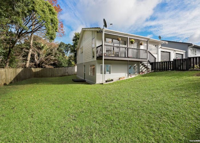  at 2/12 Scarlock Avenue, Browns Bay, Auckland