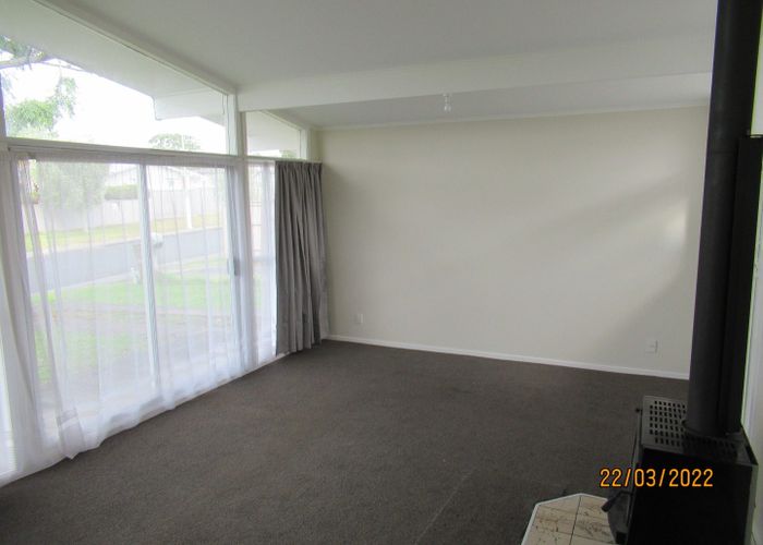  at 98 Riverpark Cres, Henderson, Waitakere City, Auckland