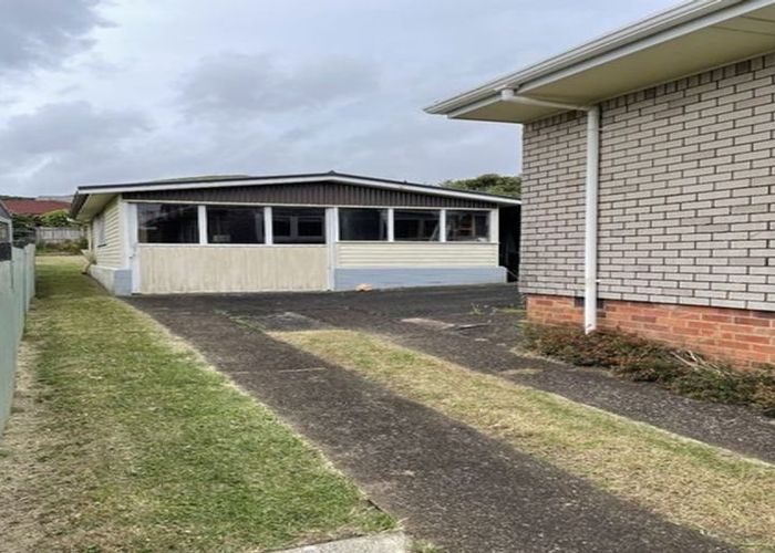  at 111 Wallace Rd, Mangere Bridge, Manukau City, Auckland