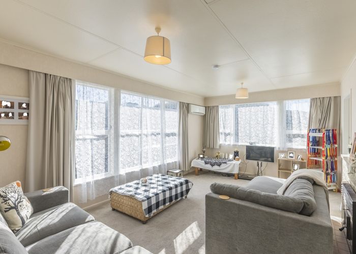 at 105 Rangituhi Crescent, Takapuwahia, Porirua