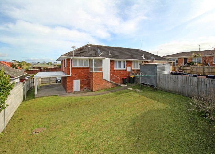  at 1/122 Lake Road, Belmont, Auckland