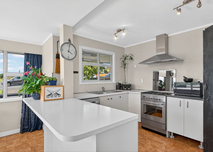  at 1/664 East Coast Road, Pinehill, North Shore City, Auckland