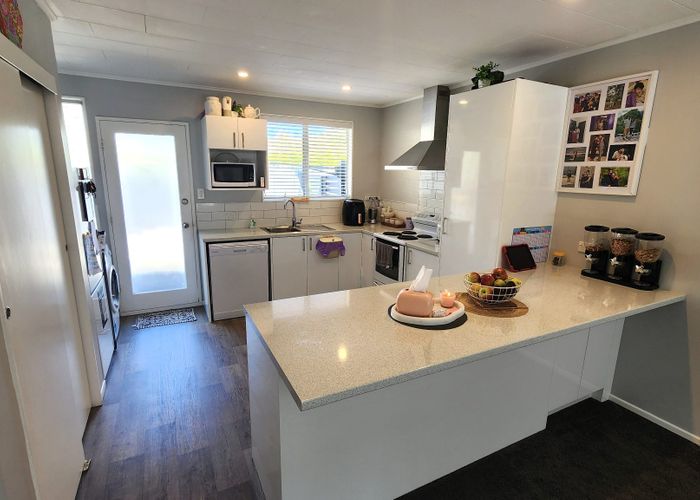  at 2/80 Airlie Road, Plimmerton, Porirua, Wellington