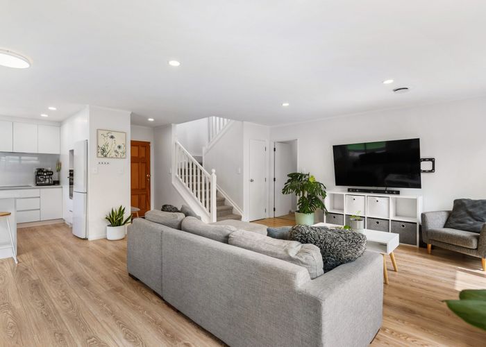  at 13a Pinewood Grove, Botany Downs, Manukau City, Auckland