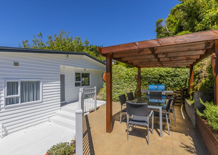  at 4 Sunrise Blvd, Tawa, Wellington