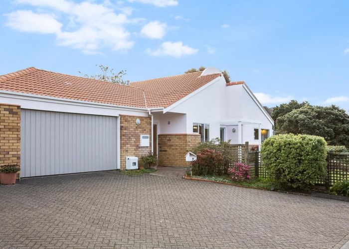  at 1 Lakeside Villas, Whitby, Porirua