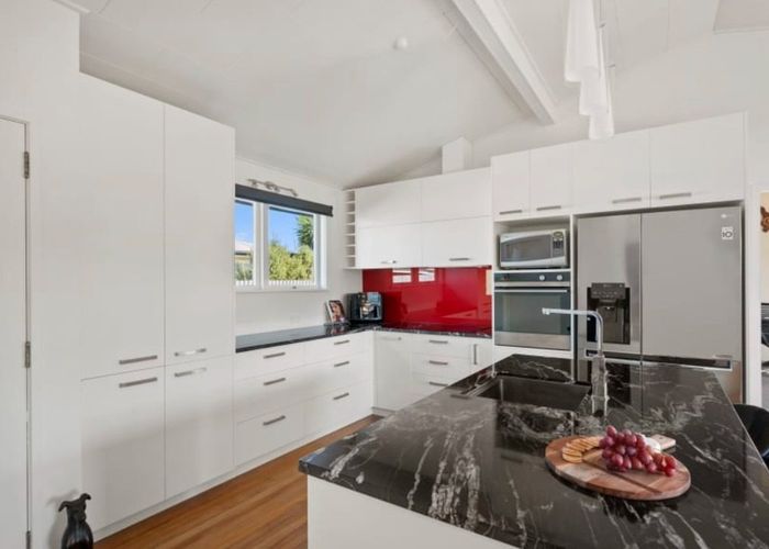  at 10 Woodhouse Place, Pirimai, Napier