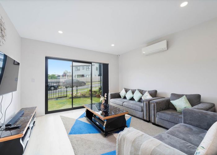  at 18 Mamuku Drive, Massey, Waitakere City, Auckland