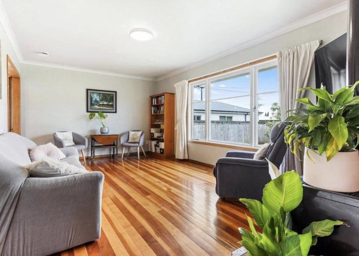  at 43 Neil Avenue, Te Atatu Peninsula, Waitakere City, Auckland