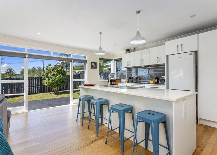  at 1/176 Birkdale Road, Birkdale, Auckland