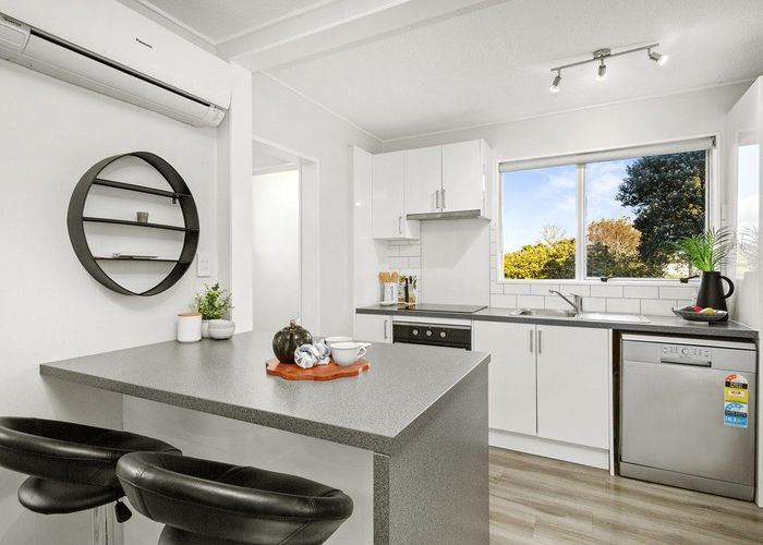  at 2/200 Dowse Drive, Maungaraki, Lower Hutt, Wellington