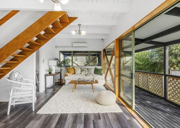 at 117 Gloaming Hill, Titahi Bay, Porirua, Wellington