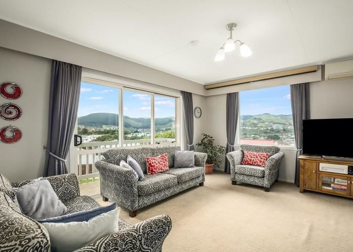  at 3 Mckelvey Place, Tawa, Wellington