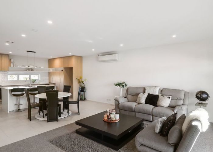  at 72 Flat Bush School Road, Flat Bush, Manukau City, Auckland