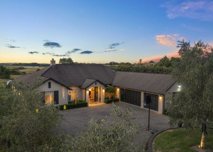  at 572 Ormiston Road, Manurewa