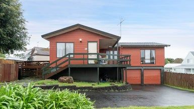  at 1/15 Seaglen Place, Botany Downs, Auckland