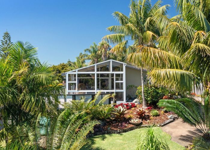  at 25 Mcdowell Crescent, Hillcrest, Auckland