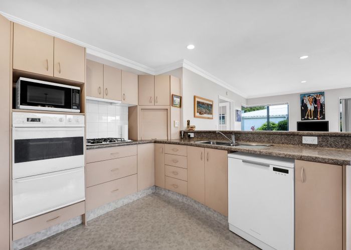  at 6 Kellyville Heights, Merrilands, New Plymouth