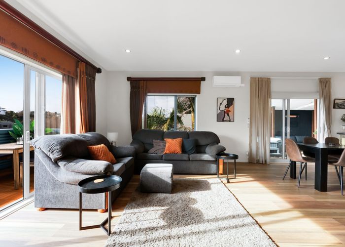  at 10 Caledonia Place, Highlands Park, New Plymouth