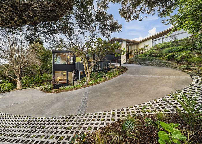  at 33 Market Road, Remuera, Auckland