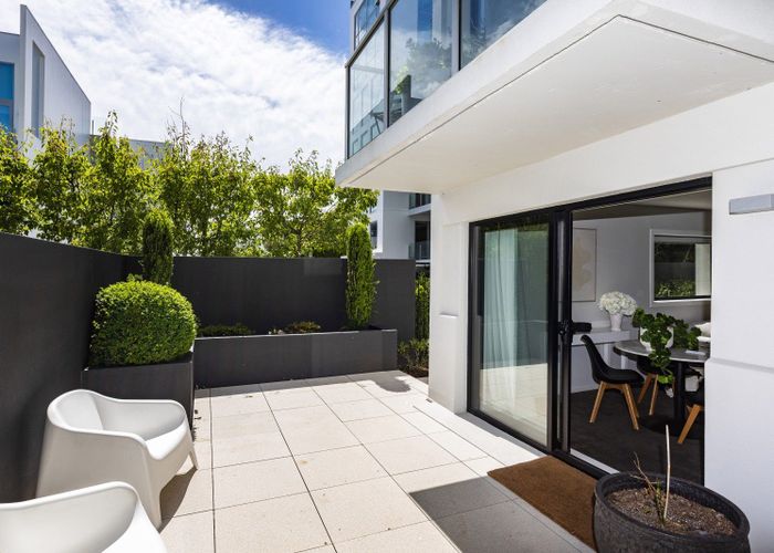  at 2/18 Carlton Mill Road, Merivale, Christchurch