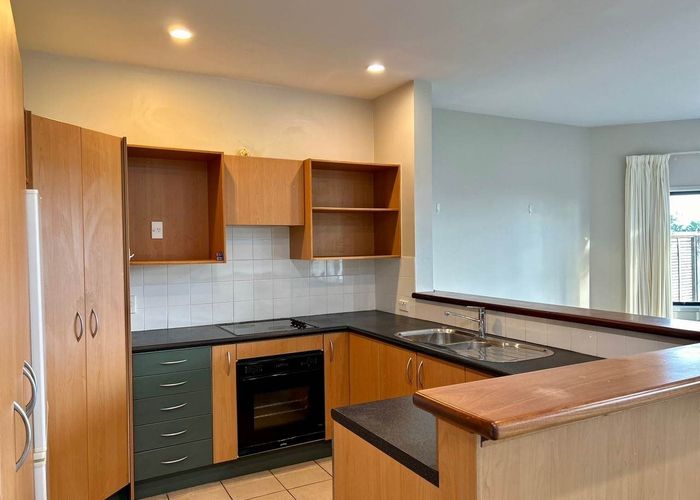  at 27/8 Tobago Place, Sunnynook, North Shore City, Auckland