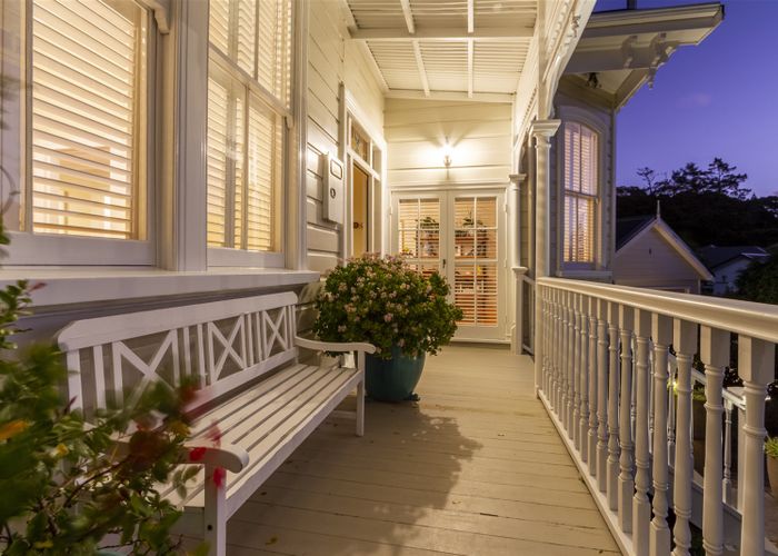  at 6 Eastvale Close, Greenhithe, Auckland