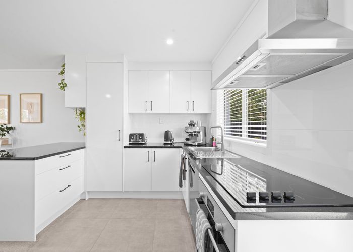  at 2/24 Robertson Road, Favona, Manukau City, Auckland