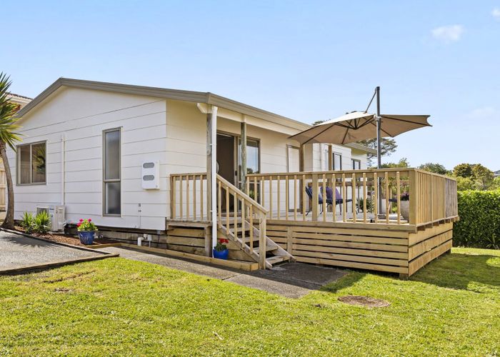  at 2/22 White Swan Road, Mount Roskill, Auckland