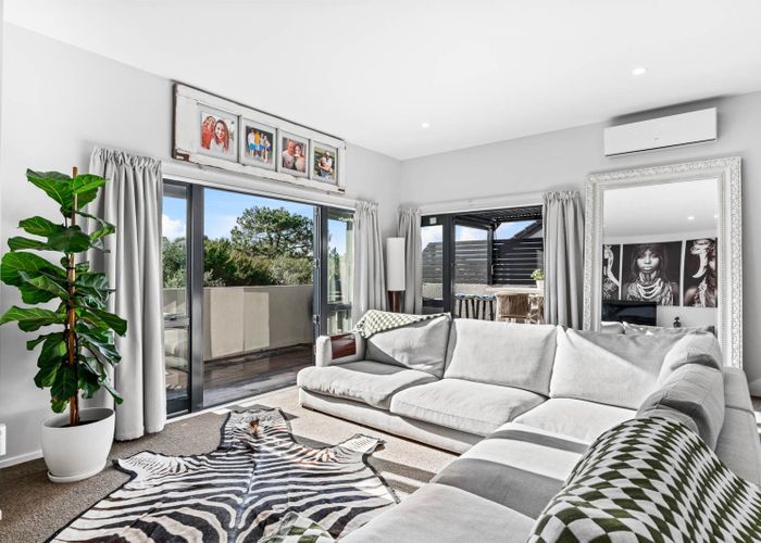  at 11/19 Langana Avenue, Browns Bay, North Shore City, Auckland