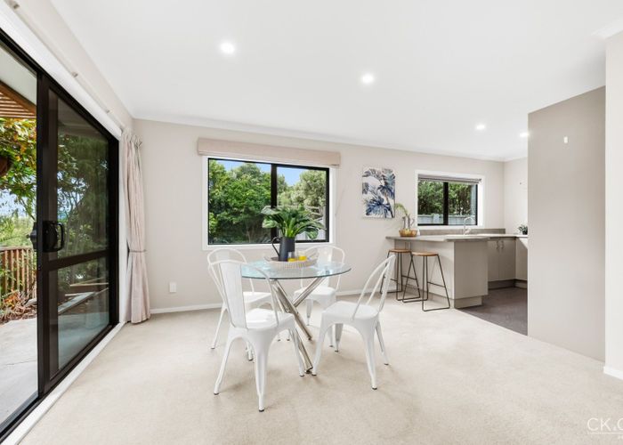  at 32A Dowling Grove, Silverstream, Upper Hutt, Wellington