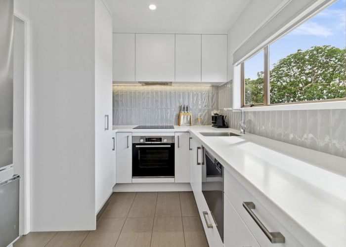  at 2/9 Feltwell Place, Mangere Bridge, Manukau City, Auckland