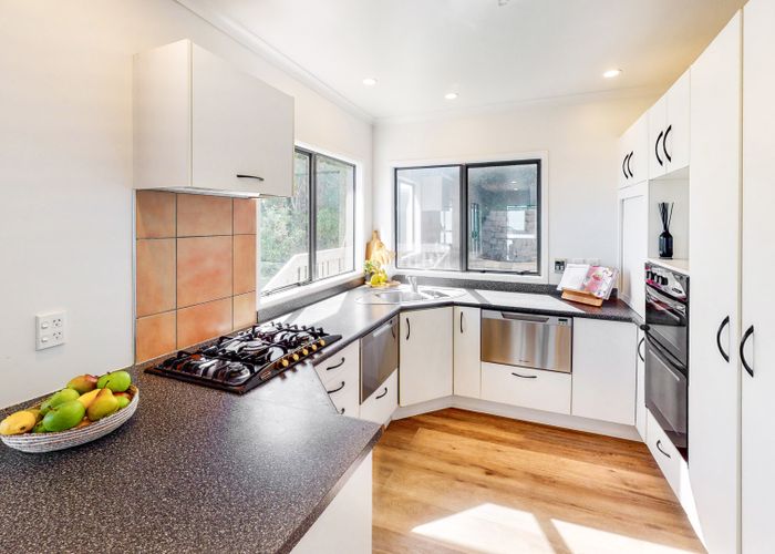  at 24 Bennett Grove, Newlands, Wellington