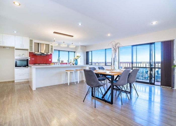  at 232 Sturges Road, Henderson, Auckland