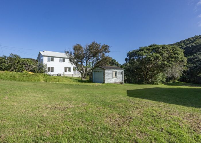  at 116 Garden Road, Piha, Waitakere City, Auckland