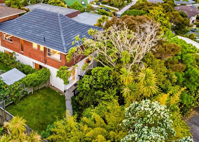  at 2/4 Helvetia Drive, Browns Bay, Auckland