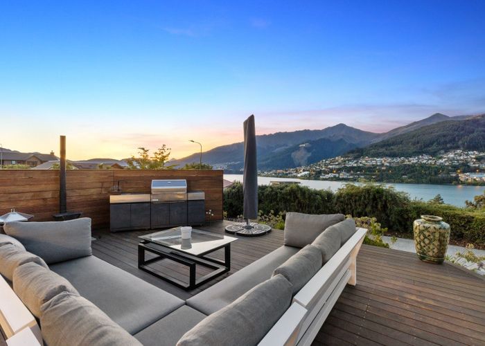  at 8 Elizabeth Place, Kelvin Heights, Queenstown-Lakes, Otago