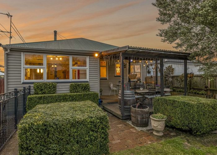  at 246 Geraldine Street, Edgeware, Christchurch
