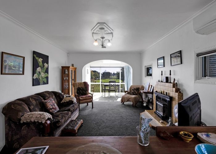 Free property data for 42 Whakapaki Street, Urenui homes.co.nz