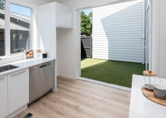  at 4/27 Dunkirk Road, Panmure, Auckland