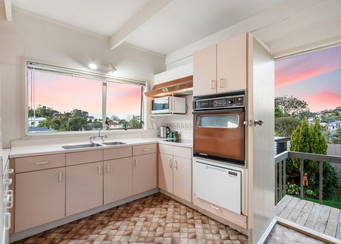  at 1/12 King Richard Place, Browns Bay, Auckland
