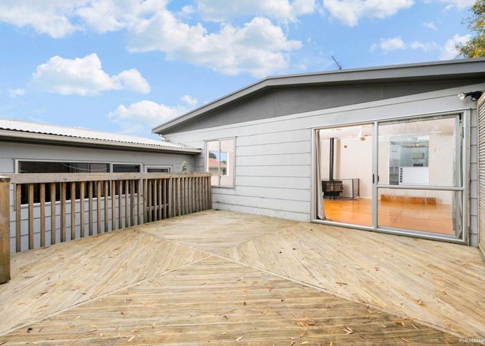  at 4 Wally Nola Place, Henderson, Waitakere City, Auckland