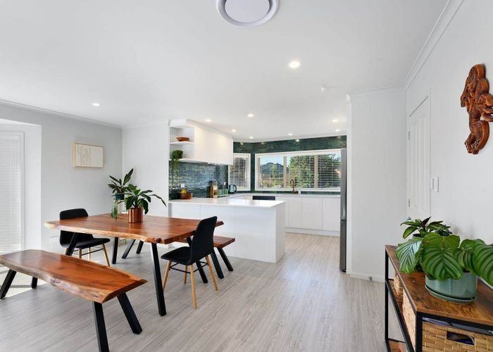  at 8 Brookwood Drive, Henderson, Auckland