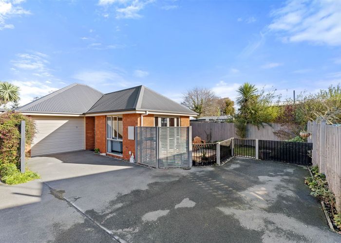  at 2/31 Tuckers Road, Redwood, Christchurch