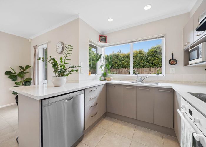  at 2/26 Headcorn Place, Botany Downs, Manukau City, Auckland