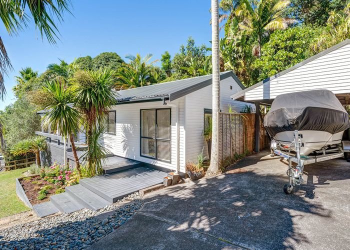  at 2/8 Heatherleigh Rise, Northcross, North Shore City, Auckland