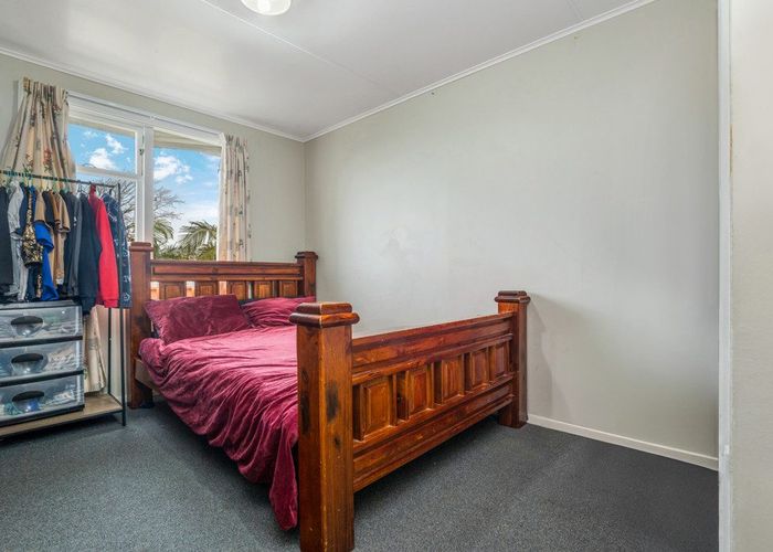  at 5 Farnborough Crescent, Mangere, Auckland