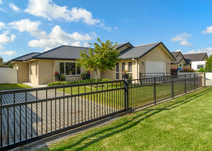  at 19 Inverness Drive, Pyes Pa, Tauranga