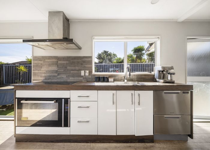  at 57 Chislehurst Street, Henderson, Waitakere City, Auckland